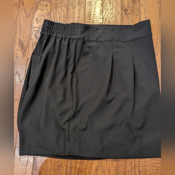 Torrid Black Wide Leg Studio Tailored Short, Plus size 26 NWT - Picture 6 of 14